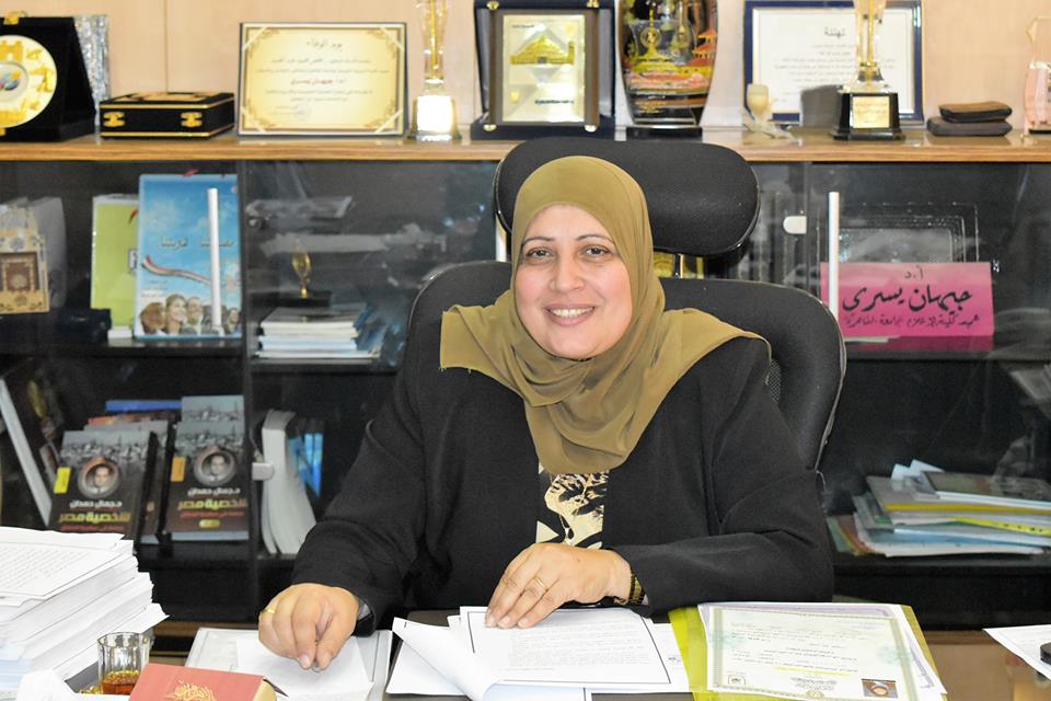 الدكتورة جيهان يسري عميد كلية الإعلام جامعة القاهرة